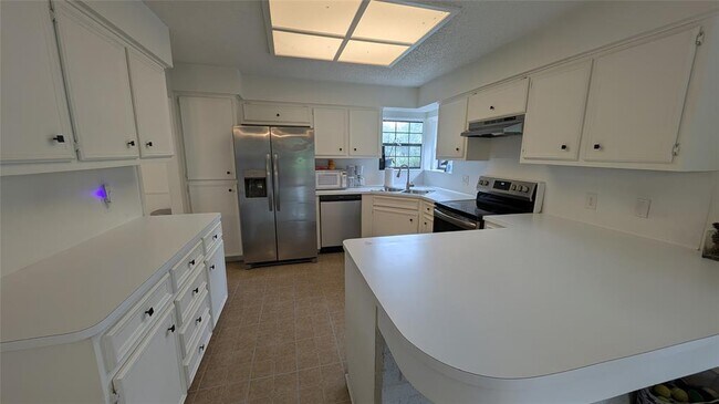 Building Photo - 2738 Oak Haven