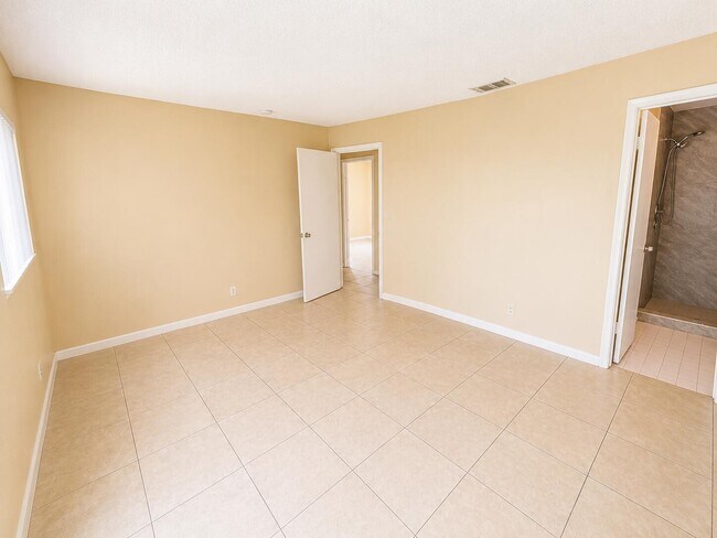 Building Photo - 4125 Woodside Dr