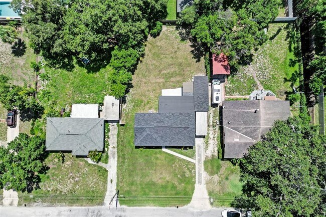 Building Photo - 2318 S Hubert Ave
