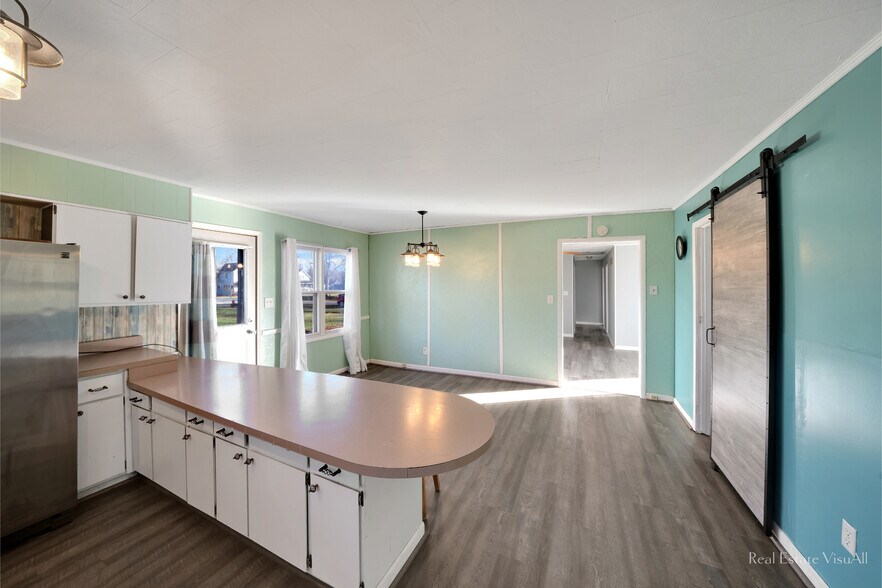 Building Photo - 303 S East St