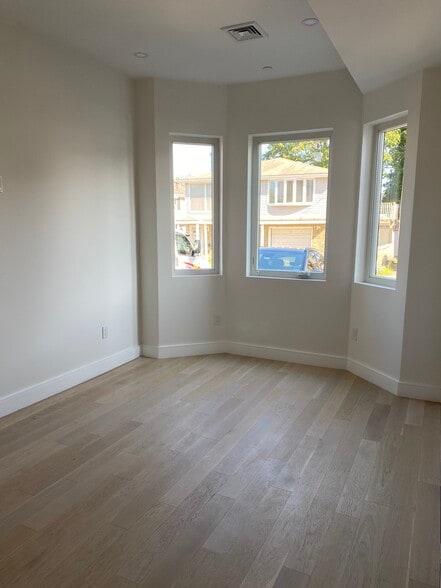 Building Photo - 30 Swan Ave