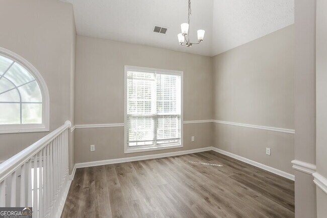 Building Photo - 4818 Clove Dr SW