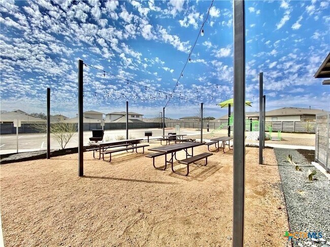 Building Photo - 100 Geminiflora Bend