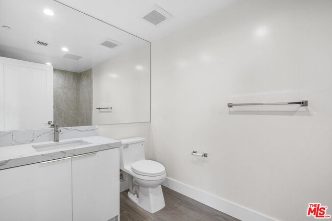 Building Photo - 11042 La Maida St