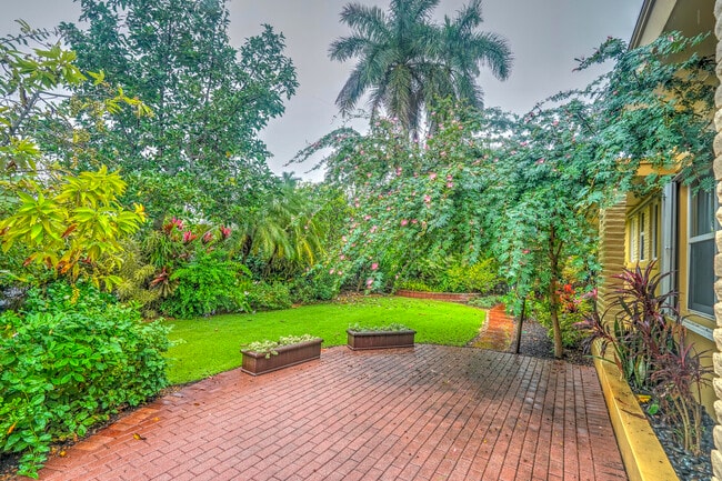 Building Photo - 216 32nd St