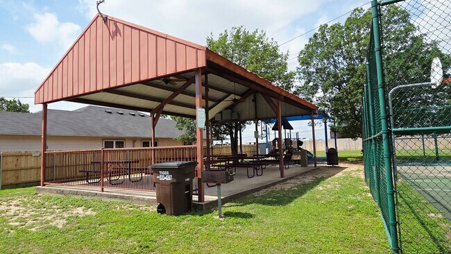 Building Photo - 5 Bedroom Beauty!  Far NorthWest SA off Potranco and Loop 1604