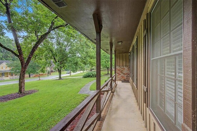 Building Photo - 2985 Fredrick Dr
