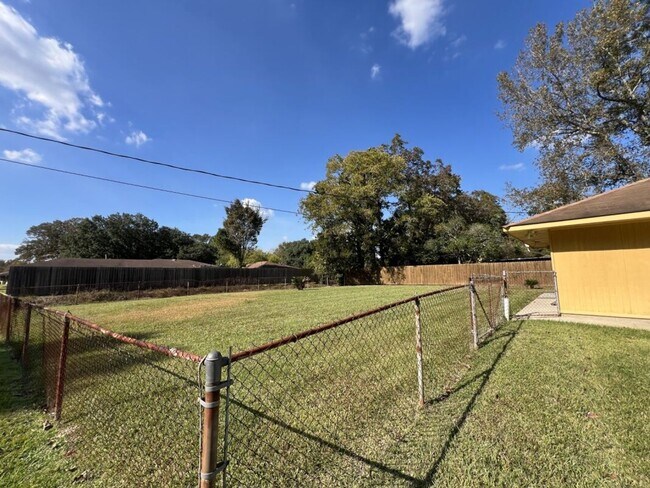 Building Photo - 8823 Cefalu Dr