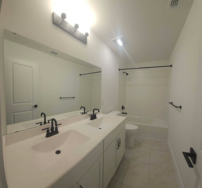 Building Photo - 8438 Bay Oaks Dr