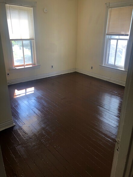 Building Photo - 309 Crescent Ct