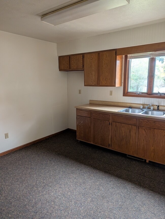 Building Photo - Third St Duplex