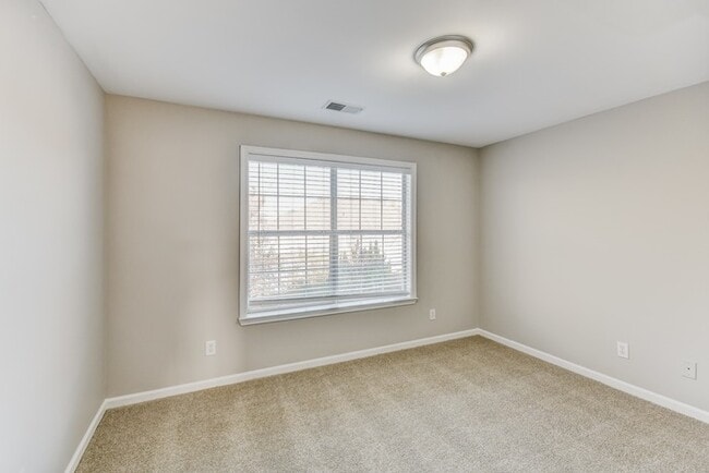 Building Photo - 429 Waterford Dr