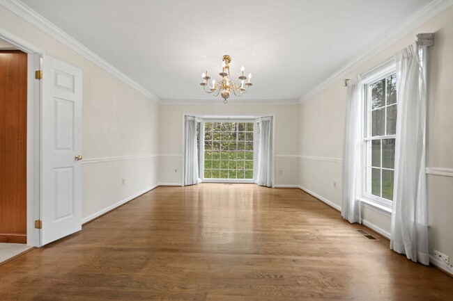 Building Photo - Elegant Tudor-Style Home in a Peaceful Oakton Setting