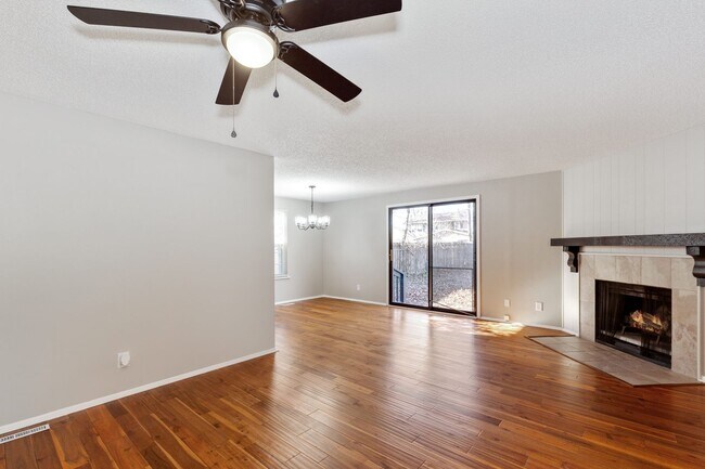 Building Photo - Don’t miss out on this beautiful 3 bedroom, 2 bath home in Bel Aire!