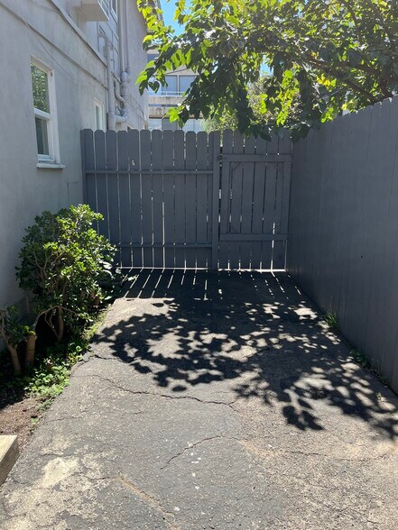 Building Photo - 5319 Radford Ave