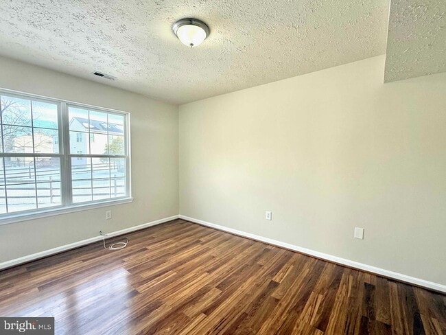 Building Photo - 5026 Dorchester Cir