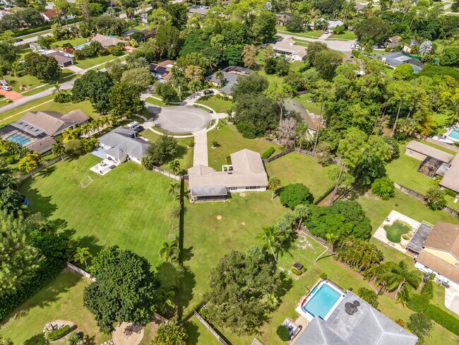 Building Photo - 12192 Branding Iron Ct
