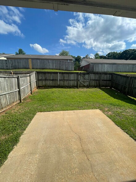 Building Photo - 214 Foxchase Ln