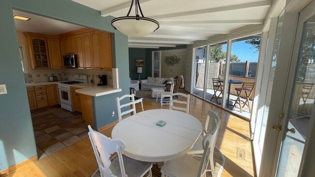 Building Photo - Mid Century Modern home in Monterey