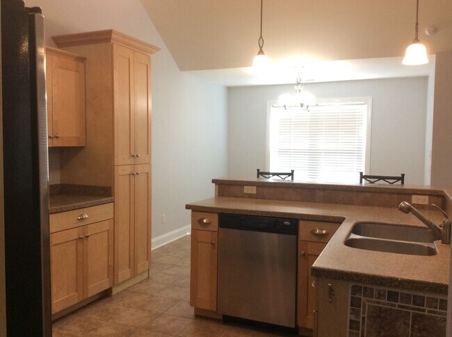 Building Photo - New Bern Family Home 3 bedroom with FROG