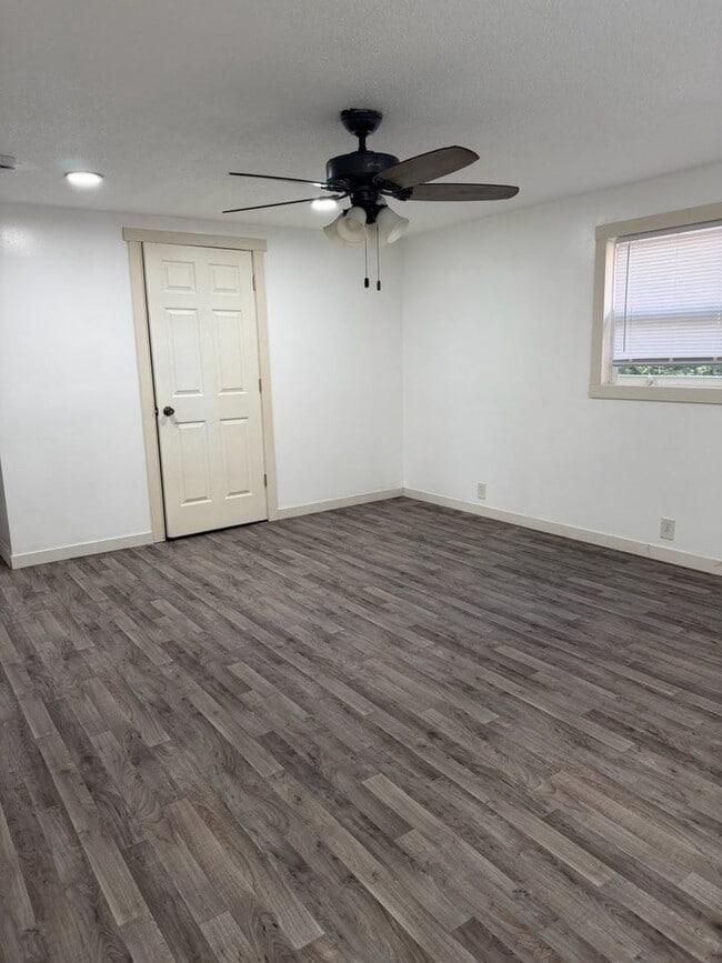 Building Photo - Remodeled 3-Bedroom, 2-Bathroom Home on – ...