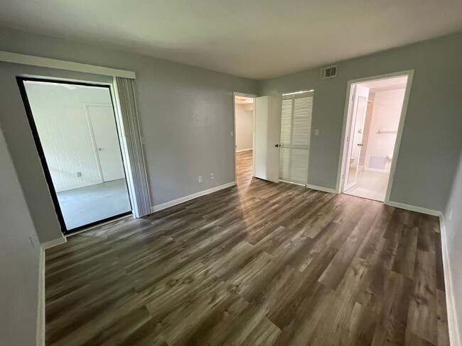 Building Photo - ANNUAL RENTAL - 2 BED / 2 BATH AT PINE HAVEN