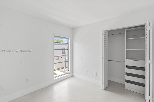 Building Photo - 3597 SW 17th St