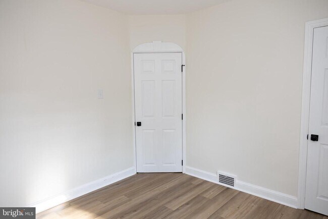 Building Photo - 130 7th Ave