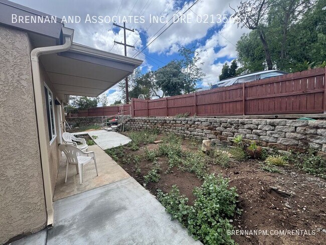 Building Photo - 330 Lento Ln