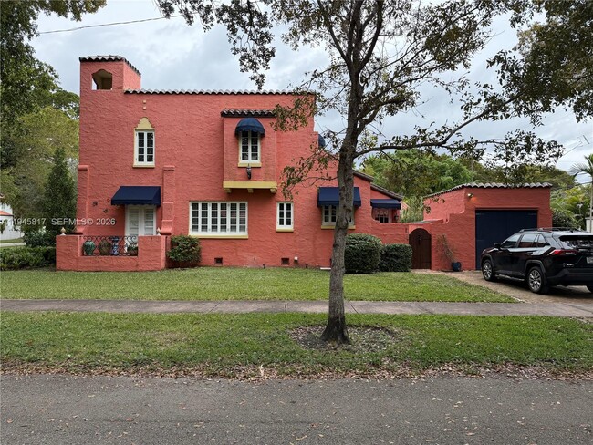 Building Photo - 915 Ferdinand St