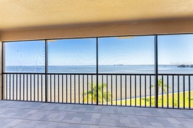 Building Photo - 1601 Park Beach Cir