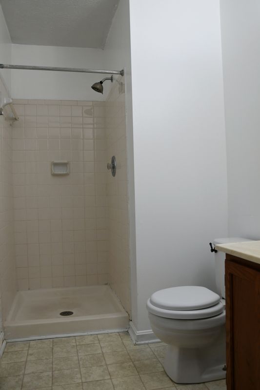 Building Photo - 218 Bluebird Dr