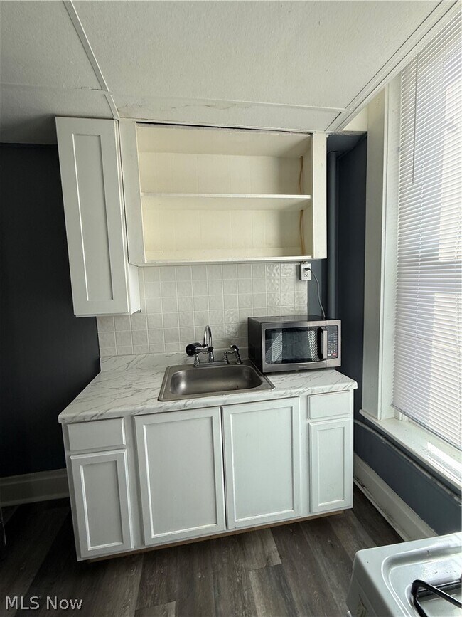 Building Photo - 320 Woodlawn Ave