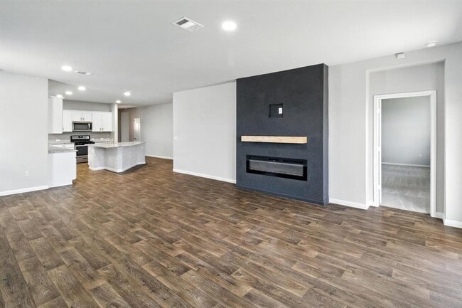 Building Photo - 211 Rainmaker Ln