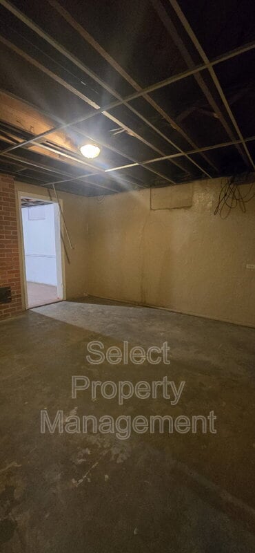 Building Photo - 7610 W Jefferson Blvd