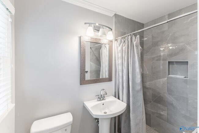 Building Photo - 1116 Tyler Rd NW