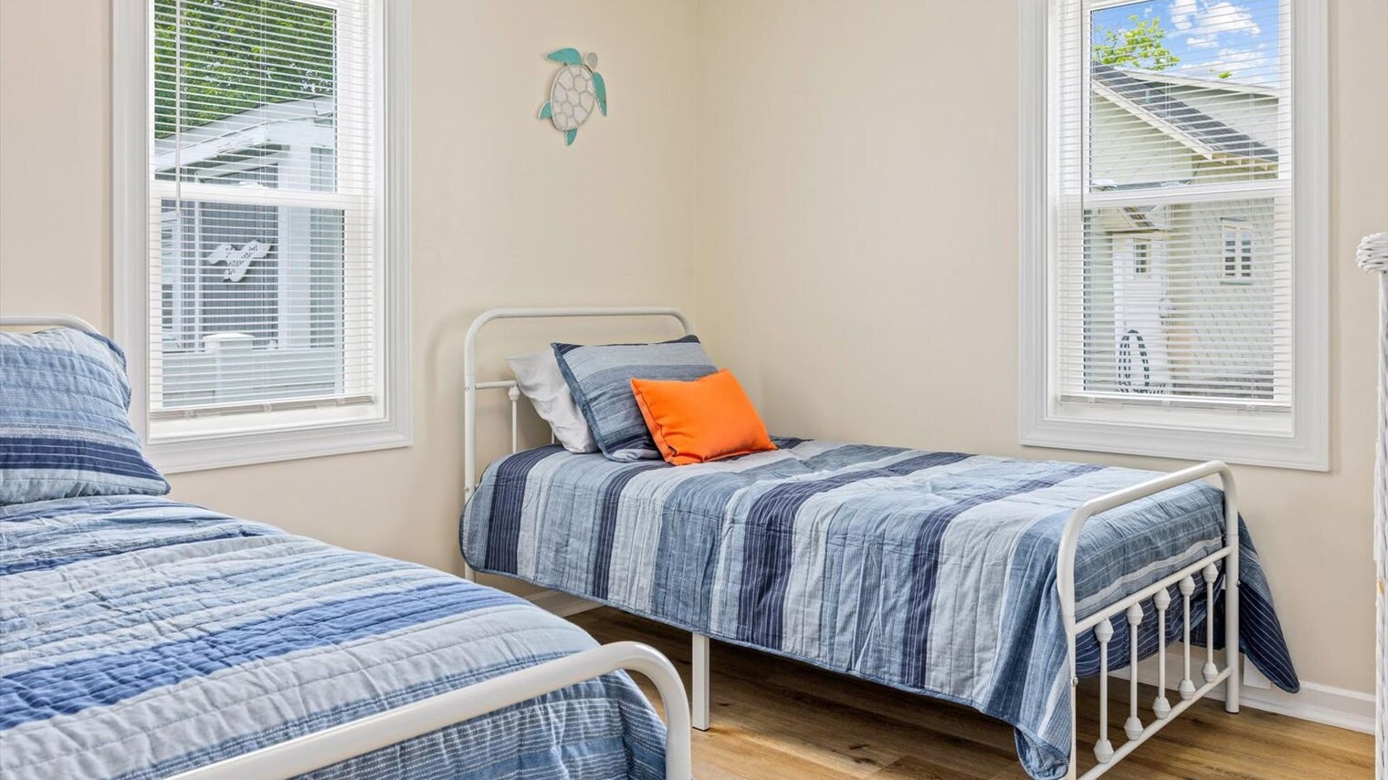 Building Photo - 124 W Heather Rd