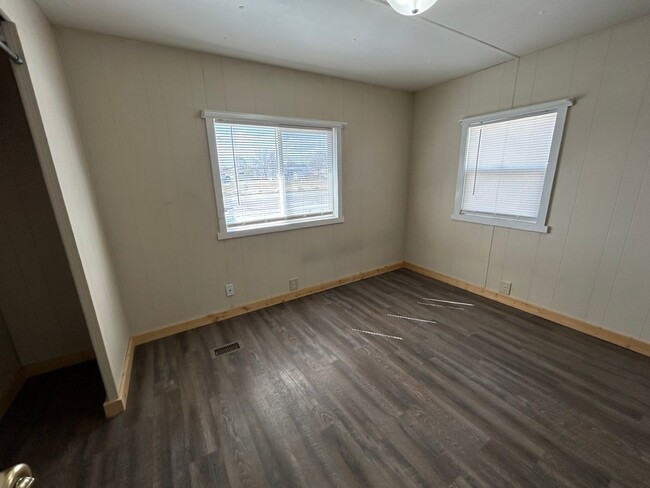 Building Photo - 3 Bed 1.5 Bath Fully Remodeled Mobile Home...