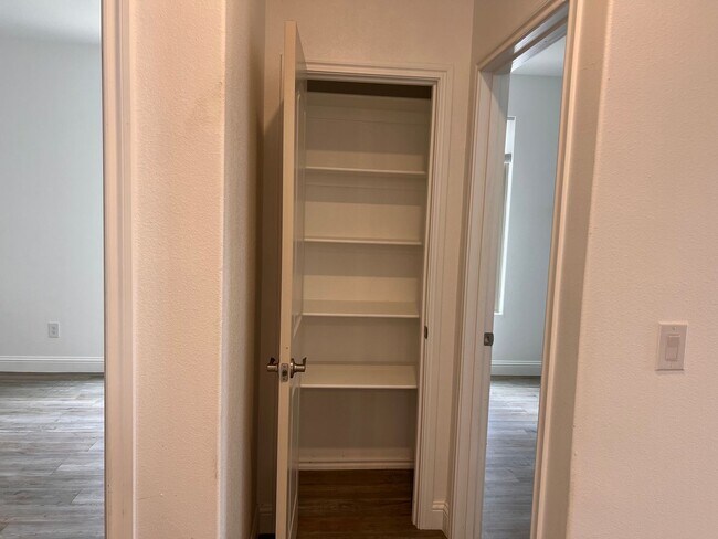 Building Photo - 3 Bedroom Rental Available July 9th in Fre...