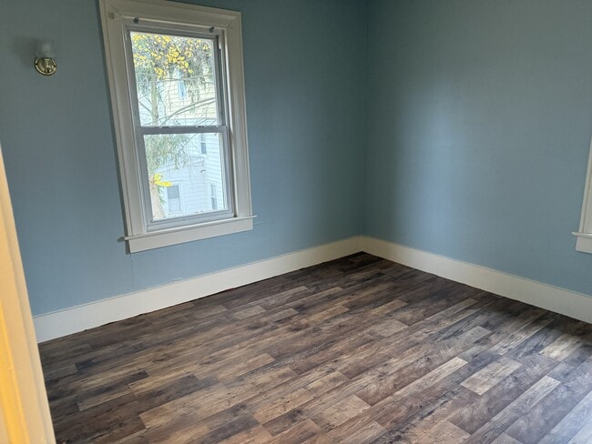 Building Photo - 9 Cowing St