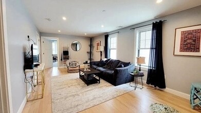 Building Photo - 158 Lexington St