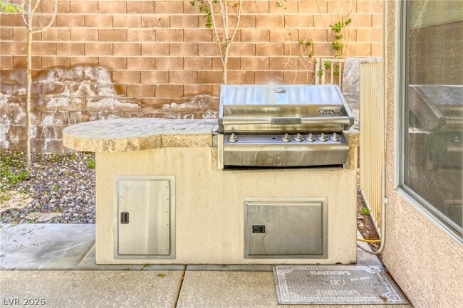 Building Photo - 756 Ezzat St