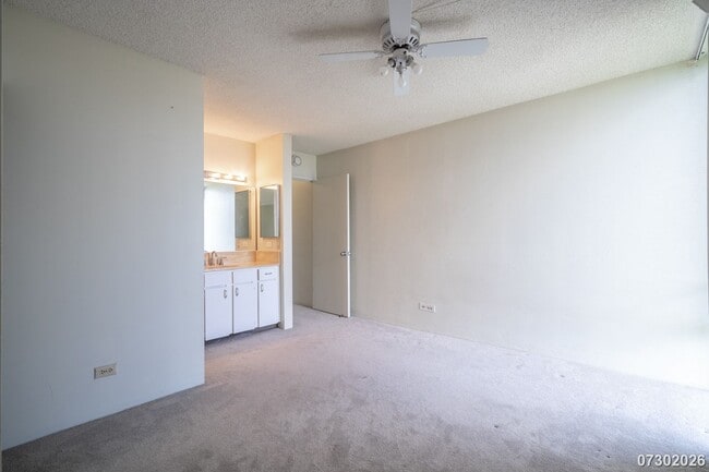 Building Photo - $3,000 / 2 Bed / 2 Bath / 2 Parking – Colonnade on The Green