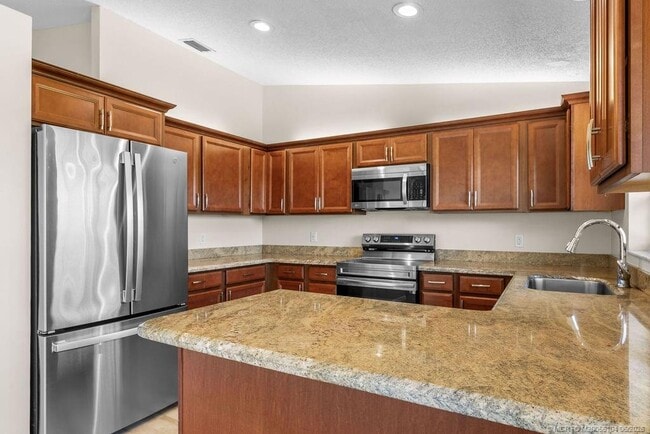 Building Photo - 2386 SW Creekside Dr