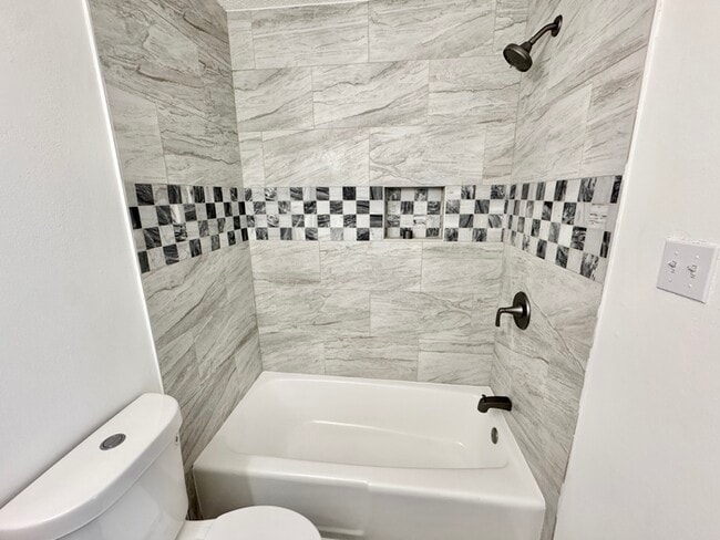 Building Photo - 3804 Walsingham Dr