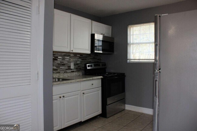 Building Photo - 884 Neal St NW