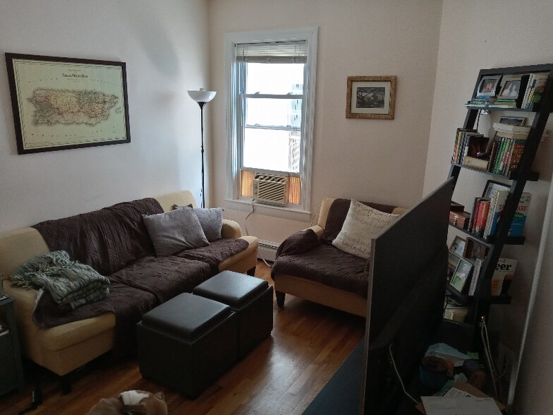 Building Photo - 21 Rossmore St
