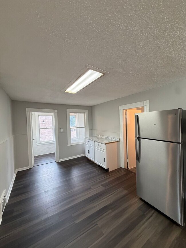 Building Photo - 82 Brookside Ave