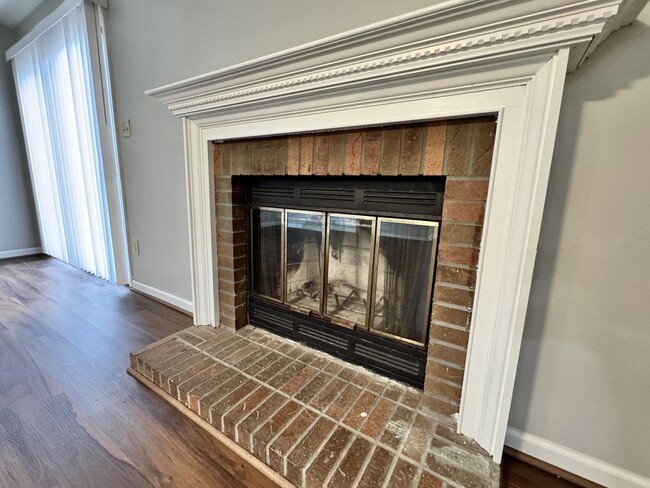 Building Photo - Glenleigh 1st-time Rental! Pet-Friendly, End-Unit Townhome, Cul-De-Sac with HUGE fenced backyard!