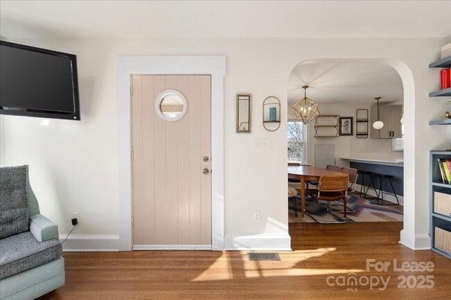 Building Photo - 5712 Oak Dr